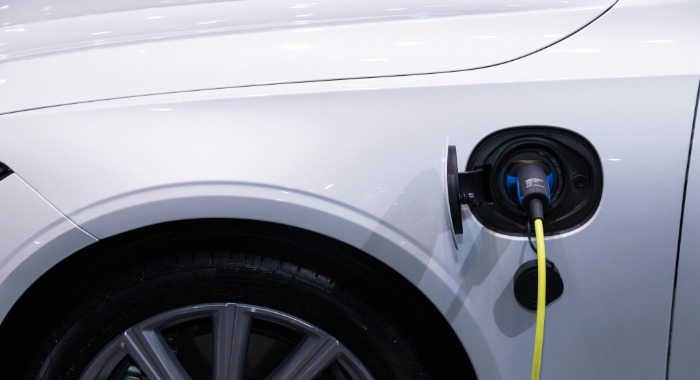 szeretlekmagyarorszag.hu: Forradalmi akkumulátorok: 1,6 millió kilométeren át működő elektromos kocsi, egy perc alatt feltöltött mobil